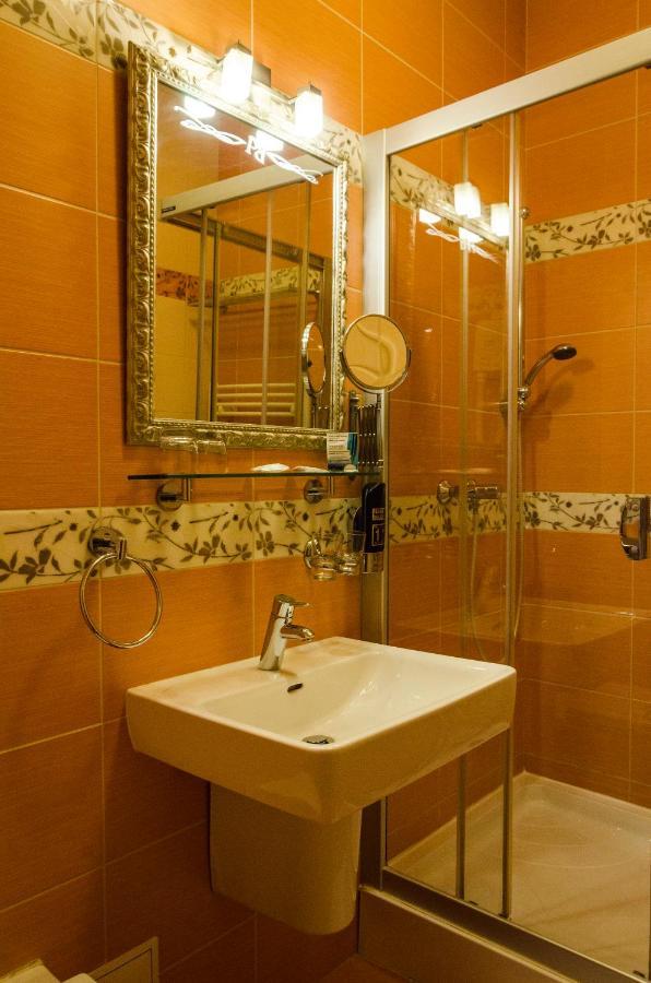 קושיצה Hotel Rokoko מראה חיצוני תמונה