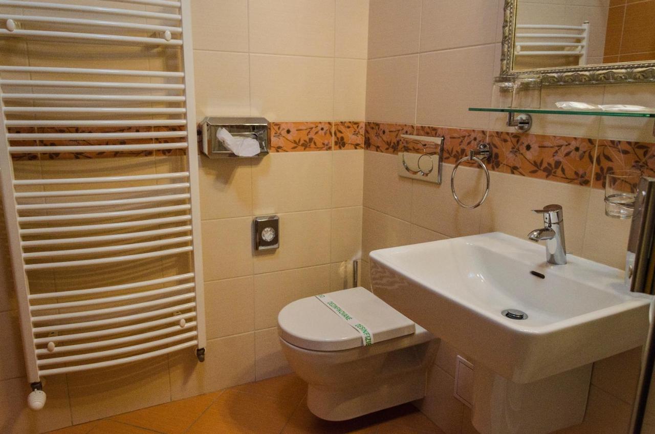 קושיצה Hotel Rokoko מראה חיצוני תמונה