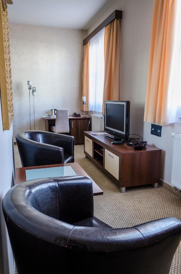 קושיצה Hotel Rokoko מראה חיצוני תמונה