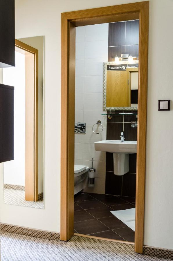 קושיצה Hotel Rokoko מראה חיצוני תמונה