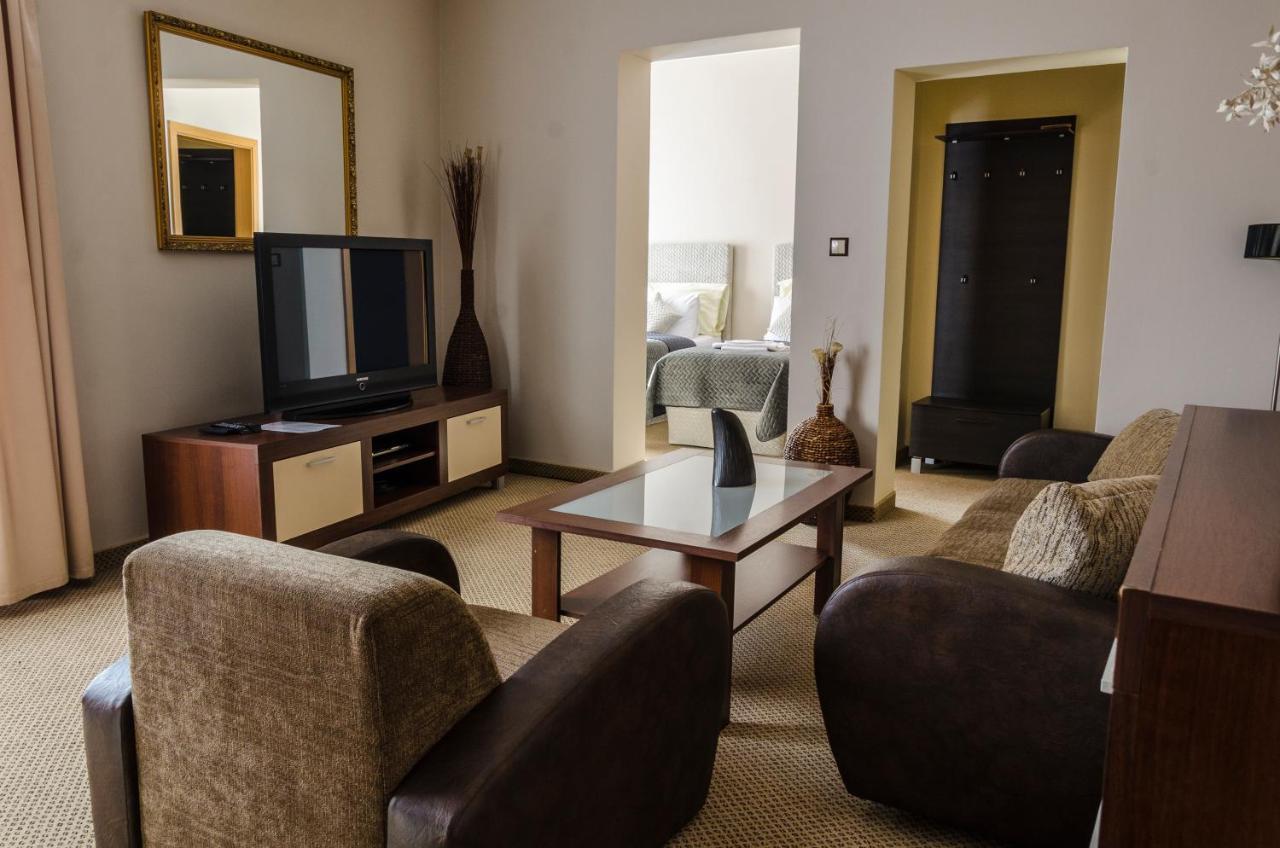 קושיצה Hotel Rokoko מראה חיצוני תמונה
