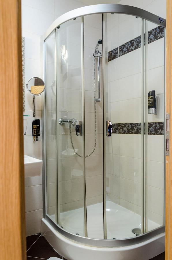 קושיצה Hotel Rokoko מראה חיצוני תמונה